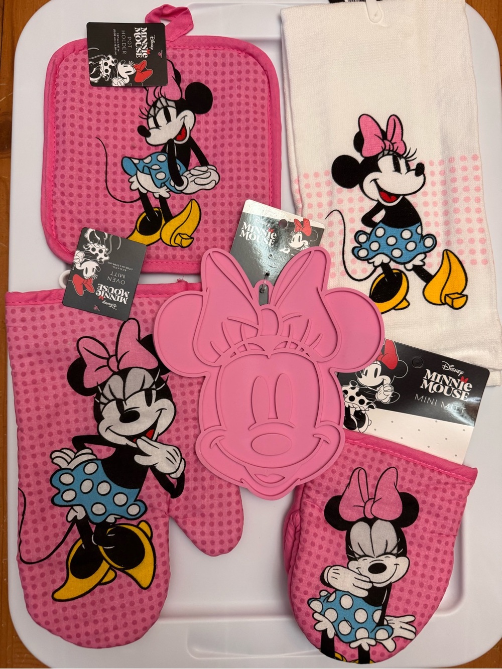 Disney Retro Minnie Mouse Kitchen Linens & Silicone Trivet